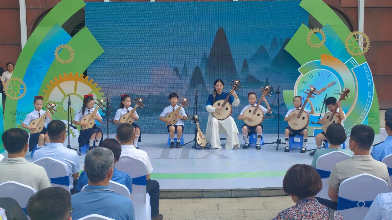 海丝钟表博物馆开幕(图4) e0daef3c1b9c5644d4ba74a1ba77bce.jpg
