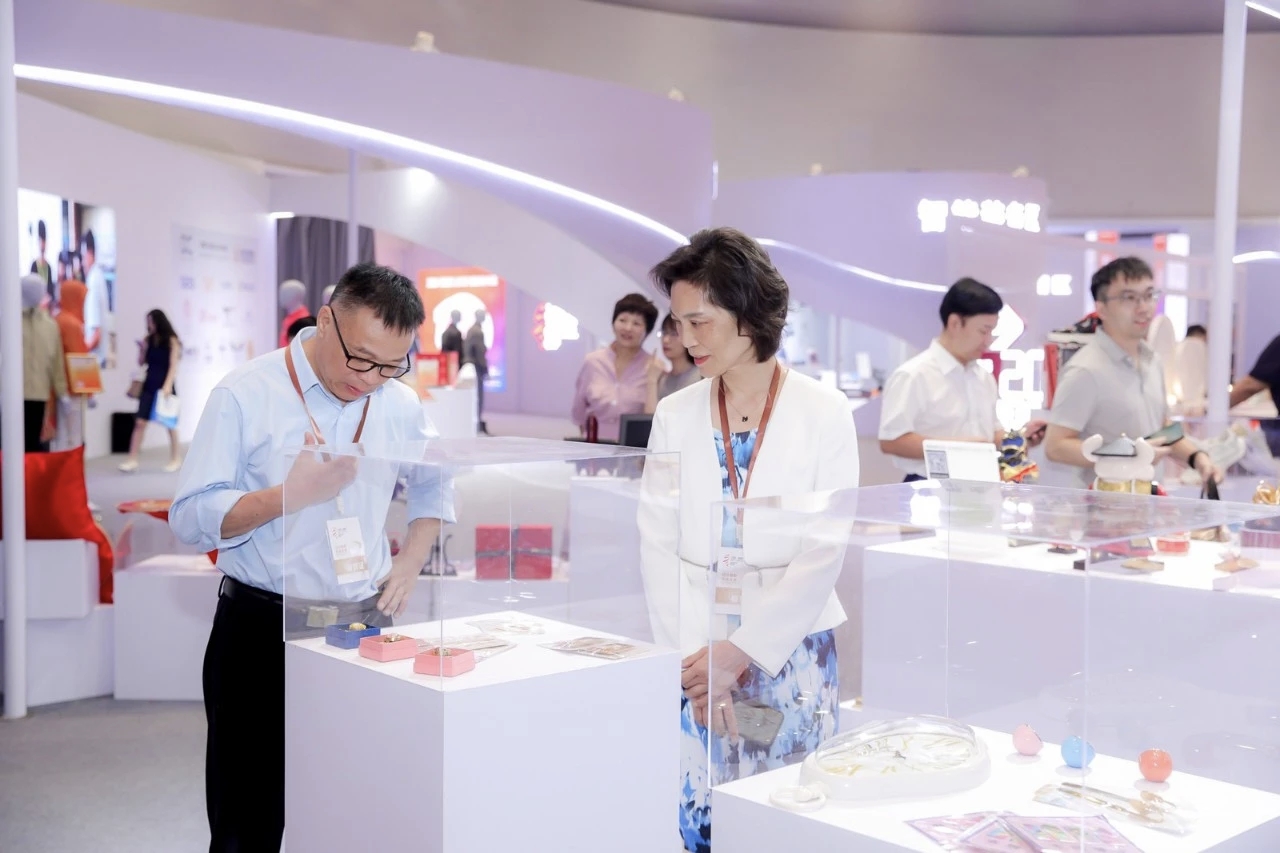 海丝钟表博物馆“福文化”主题文创展亮相202年中国·海峡工业设计周(图3) 1e131d6f818723d0ce18fe7a726bf92.jpg